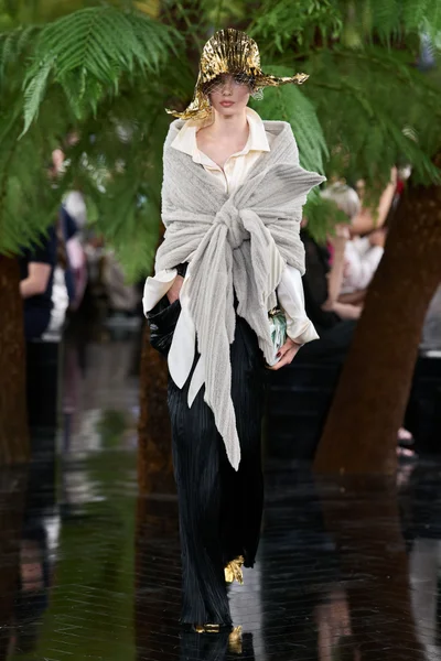 Look 1